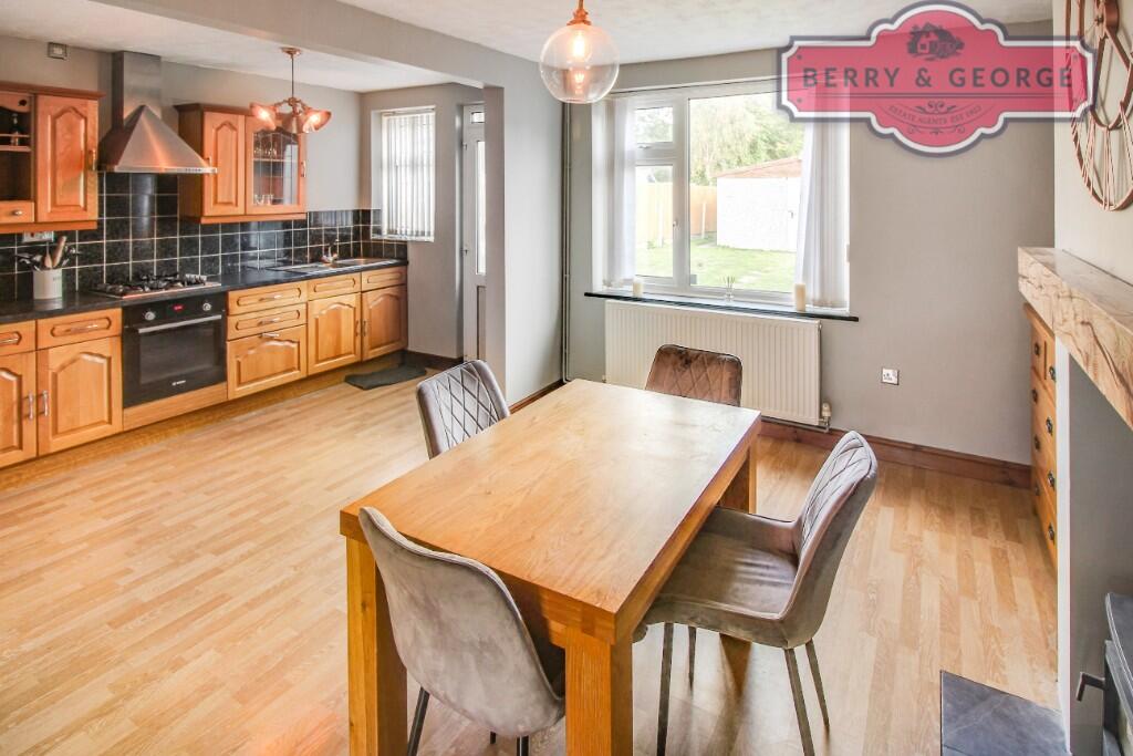 KITCHEN / DINER