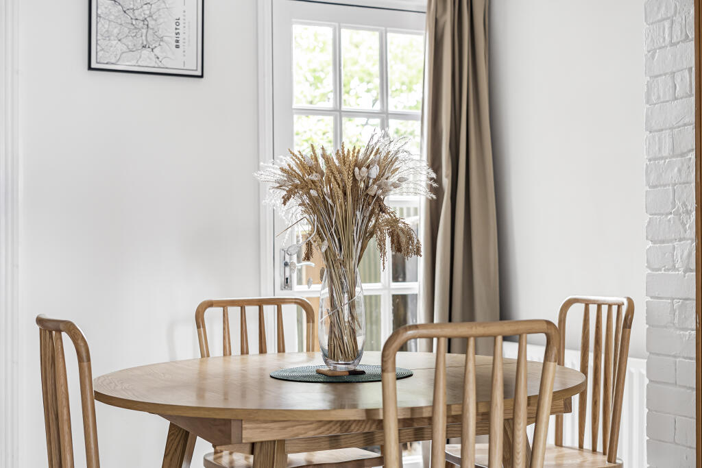 Sitting/Dining Room