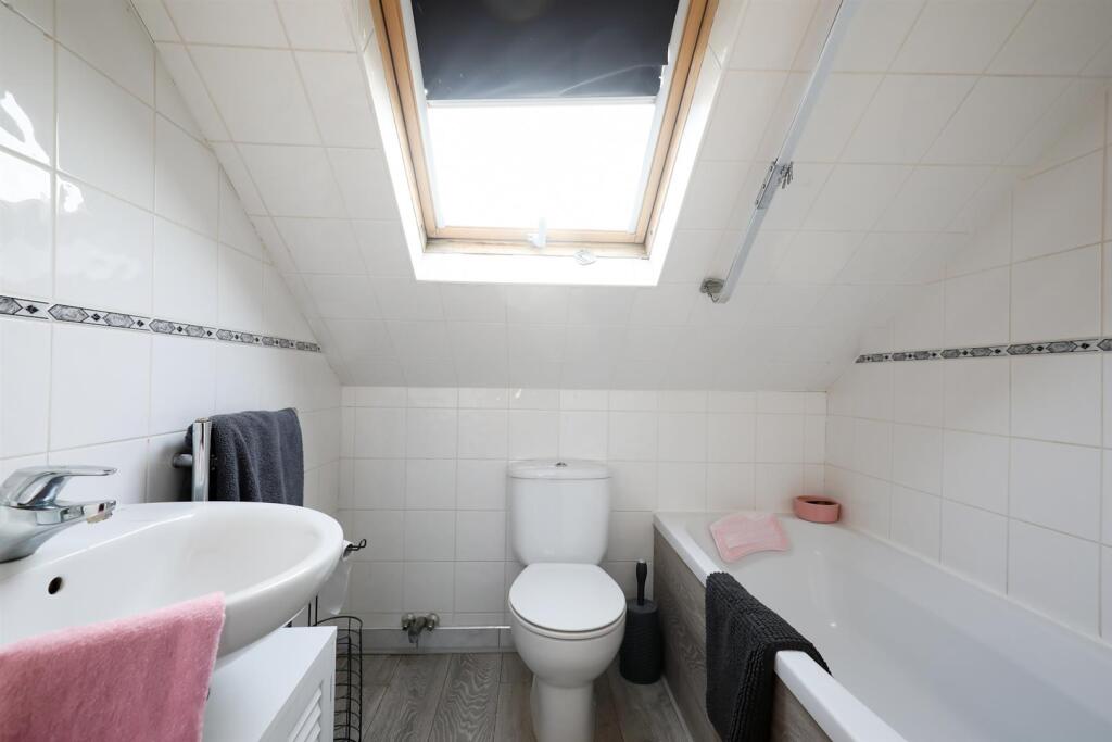 Goughs Barn Lane, Warfield