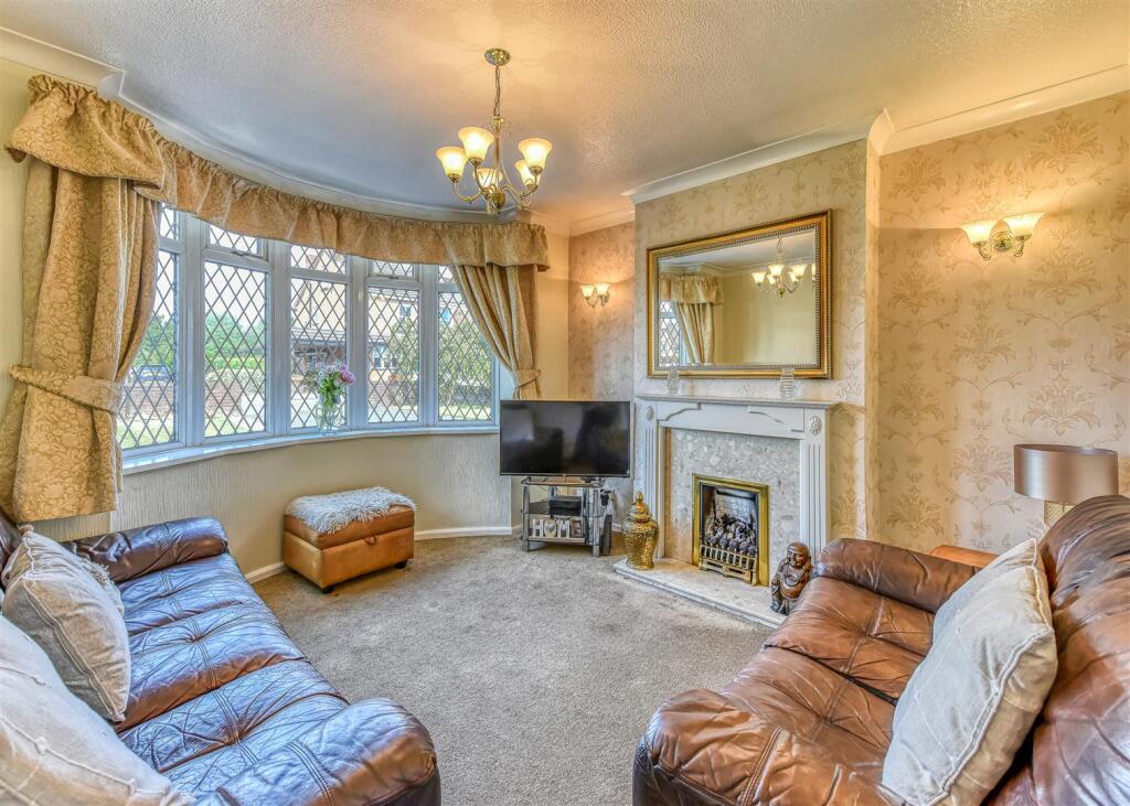 135 Sedgley Road-Living Room.jpg