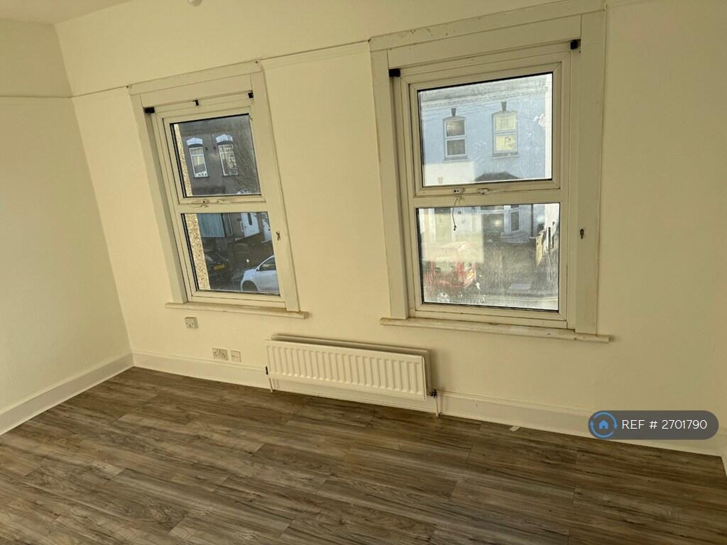 Bedroom 1 (Double)