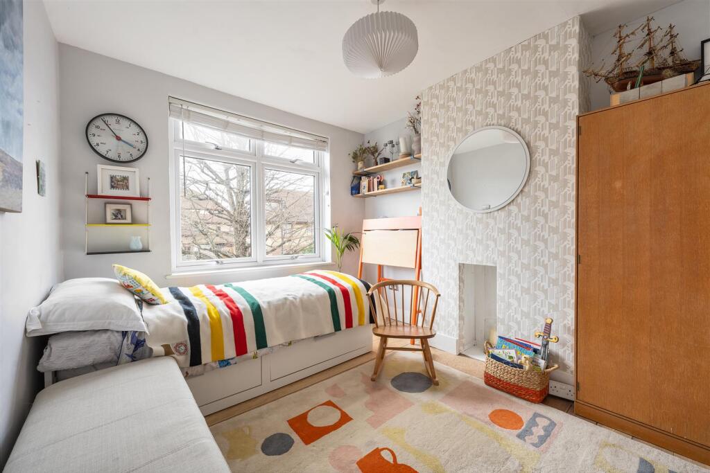 Longfellow Road E17