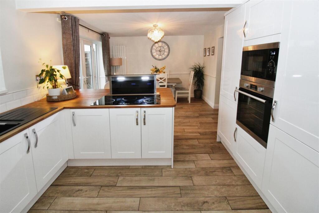 Dining kitchen