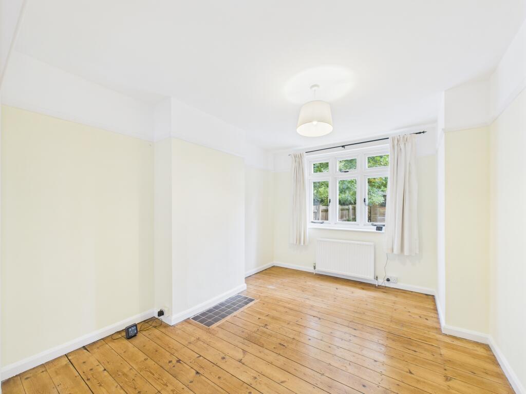 CAM02519G0-PR0317-STILL011