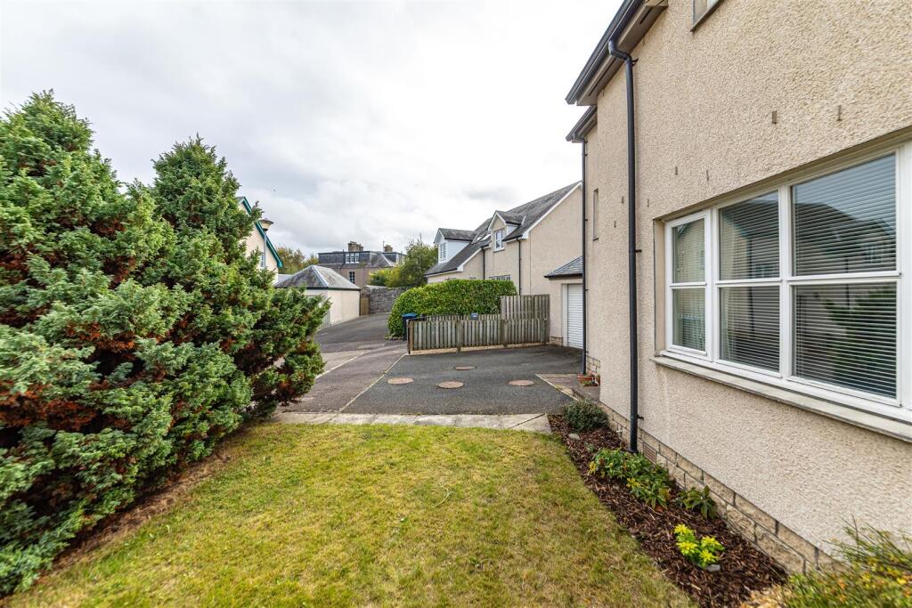 2 Waverley Gardens Darnick 04.JPG