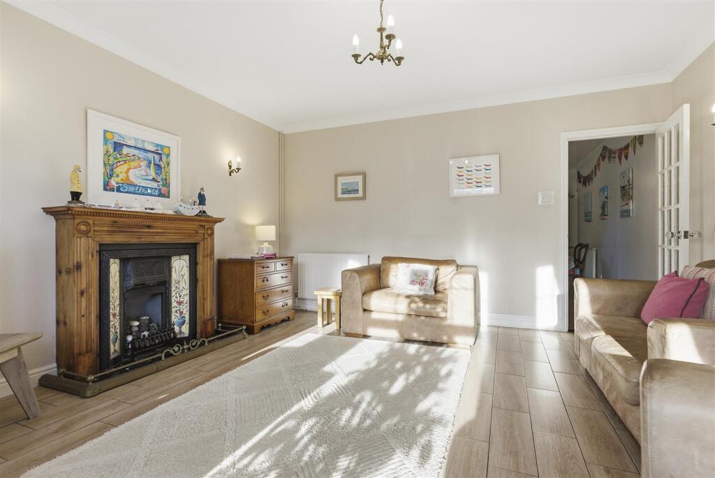 78a Pier Avenue 8 - Copy.jpg