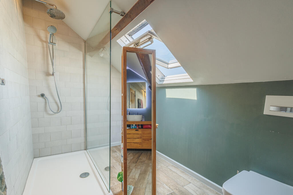 Bedroom 1  Ensuite