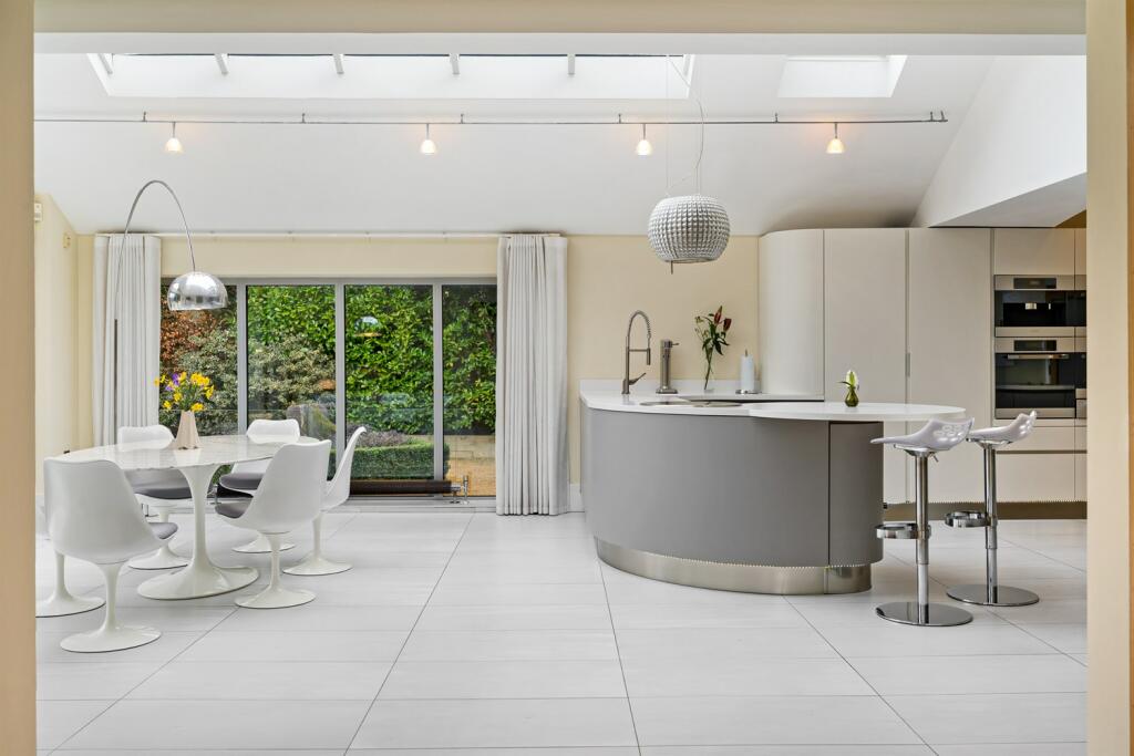 Kitchen/Breakfast Ro
