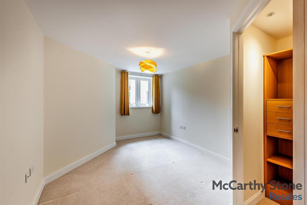 Double Bedroom: