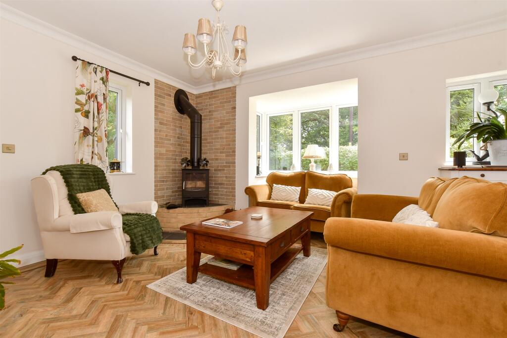 Snug/ Dining Room