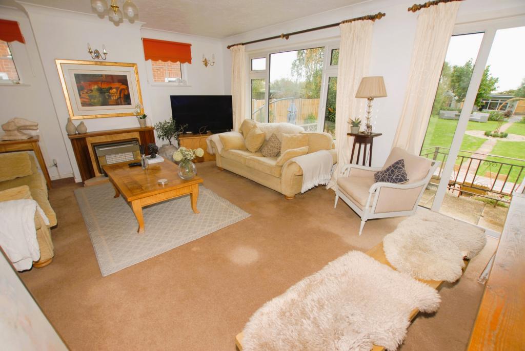 Sitting/dining room