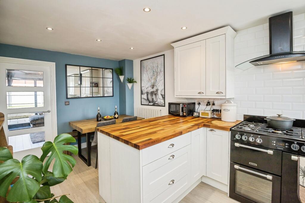 Kitchen/ Dining Room