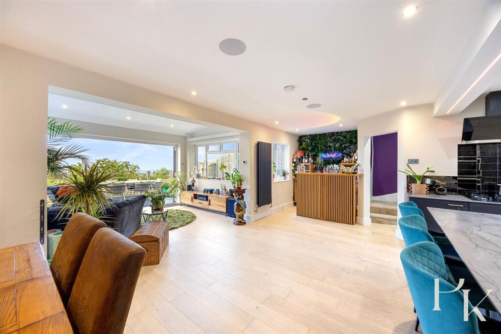Living Room/Kitchen