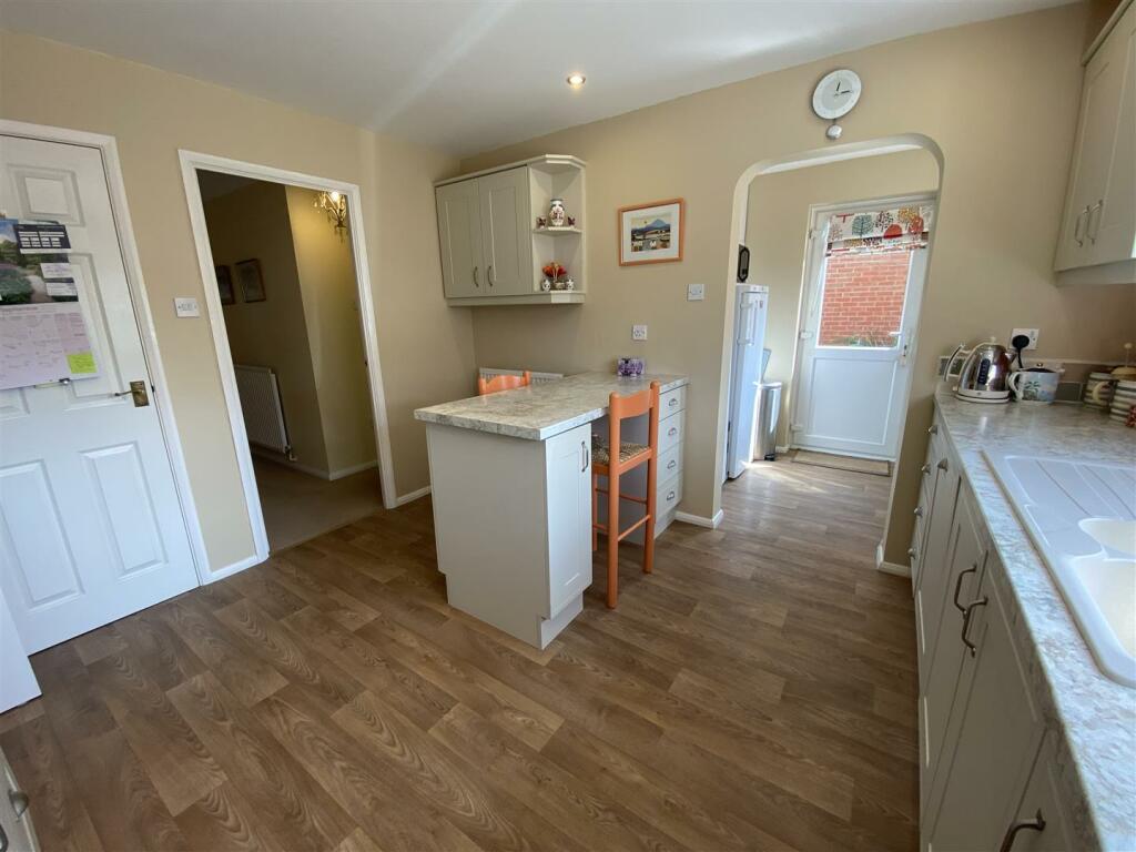 Kitchen three.jpg
