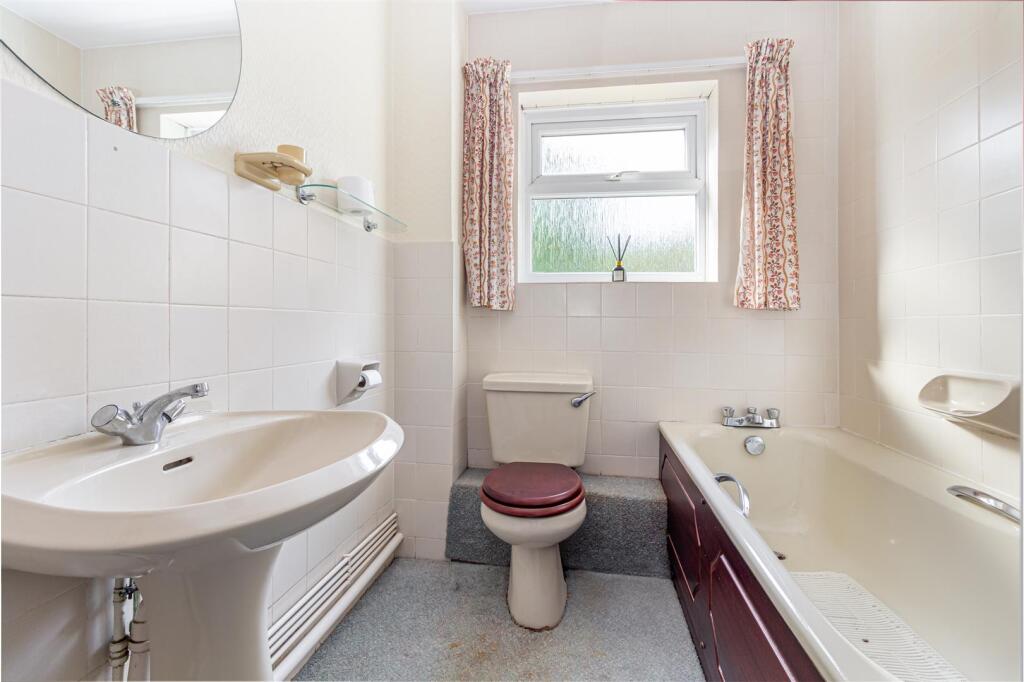 Bathromo-2.jpg