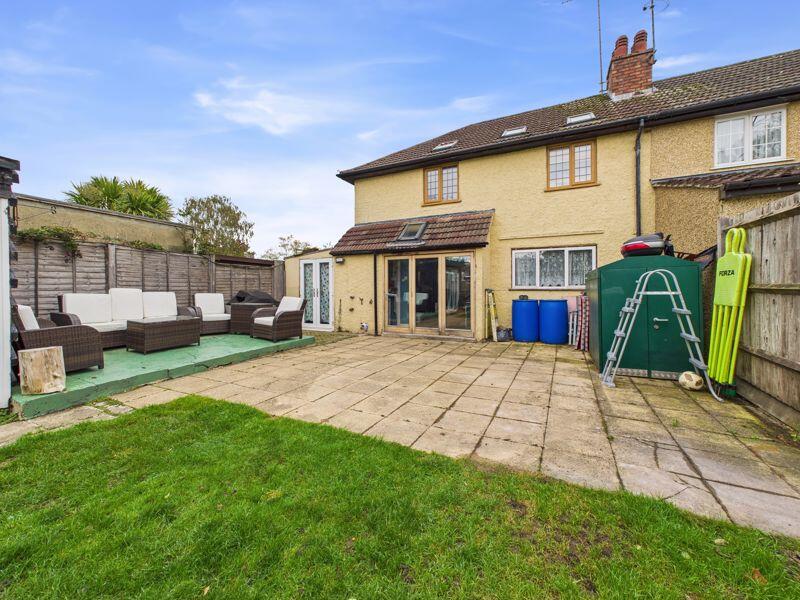 REAR ASPECT &amp; SEATING AREA