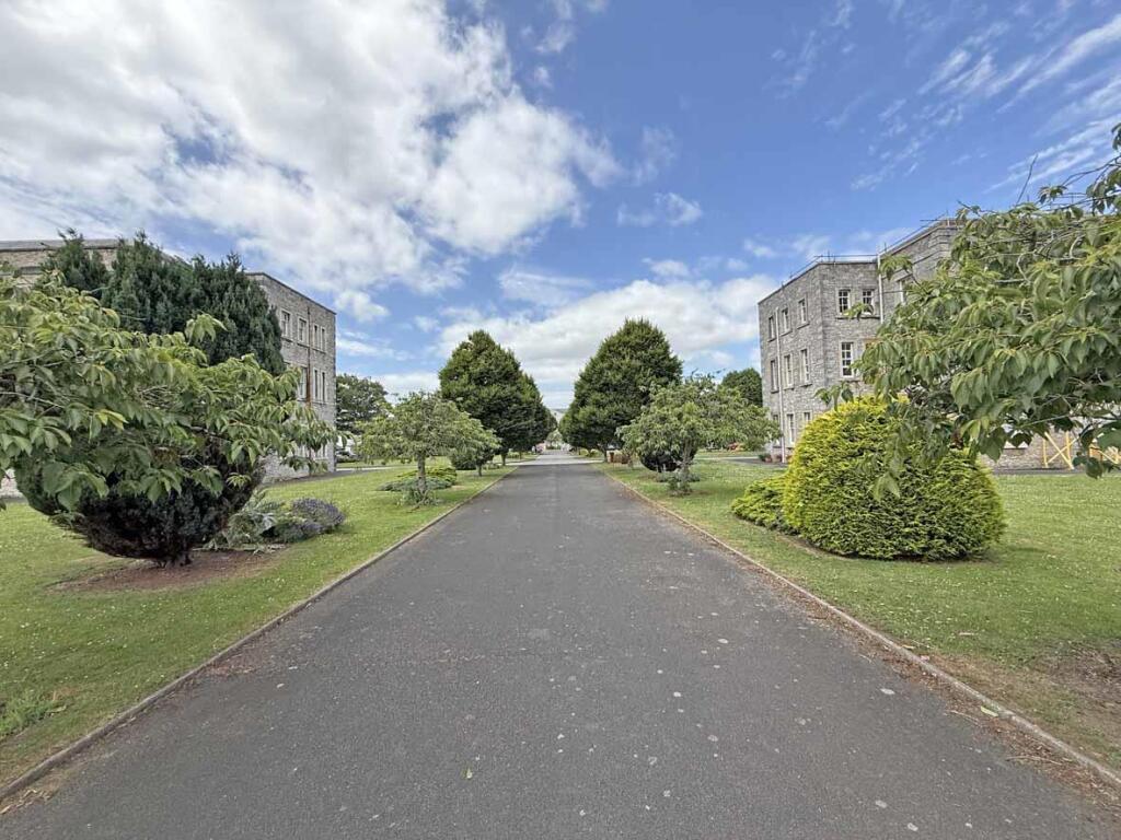 Evans Court - Communal Garden 4.jpg