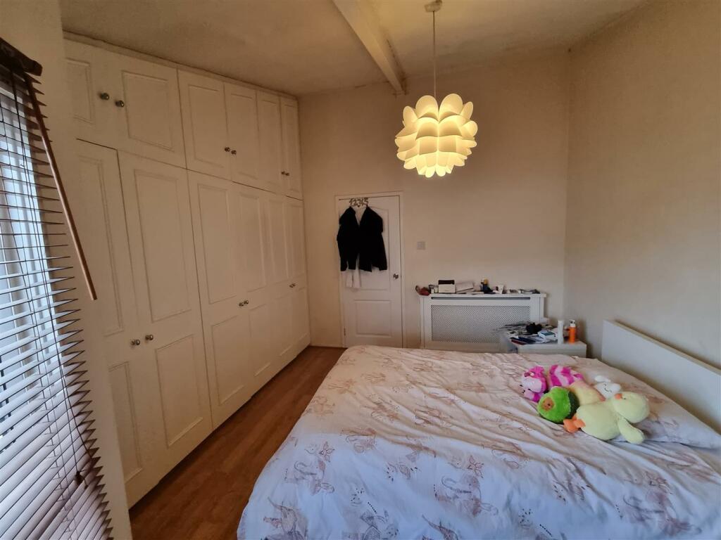 hood Close -- Bedroom 2 (2).jpg