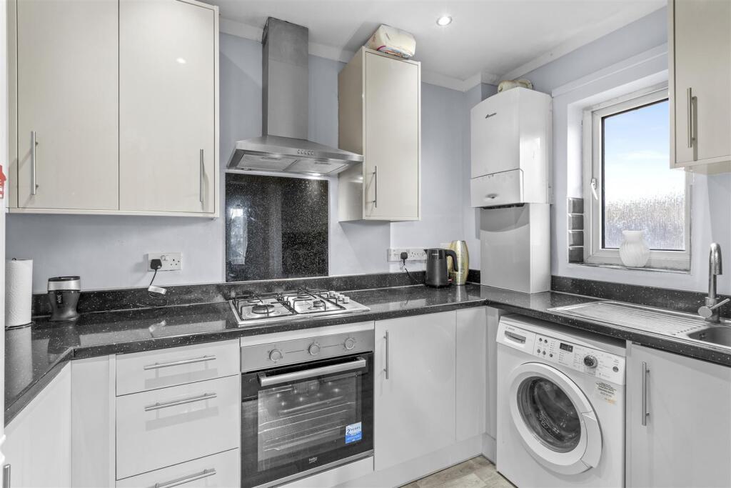 141d Totteridge Rd, HP13 6HR-8.jpg