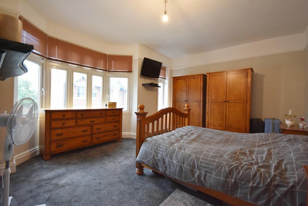 Bedroom 2-min