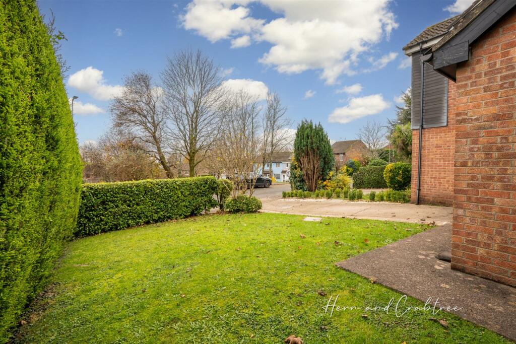 Launcelot Crescent, Thornhill, HernCrabtree (3).jp