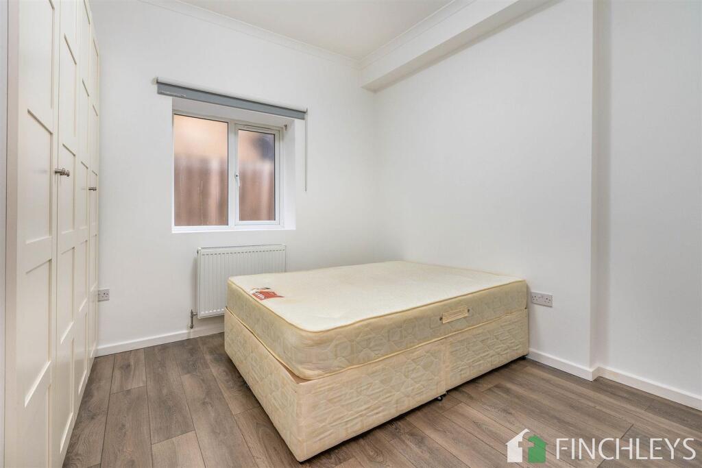 flat1216ballardslanelondonn32lx-2.jpg