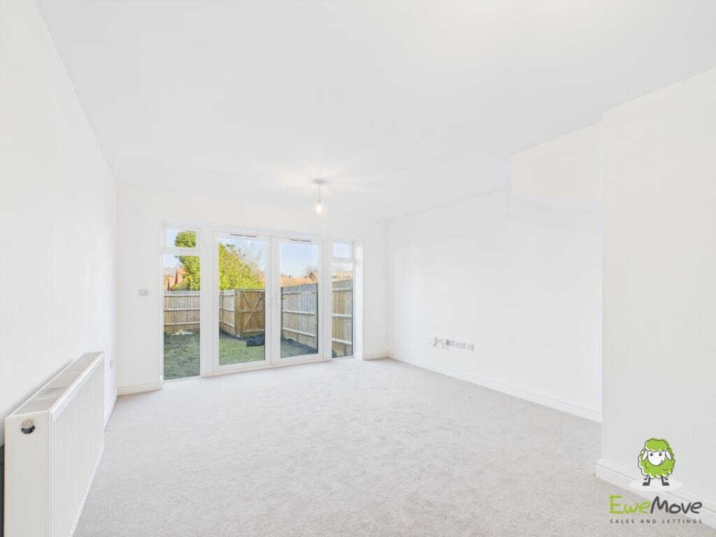 CAM03778G0-PR0176-STILL002