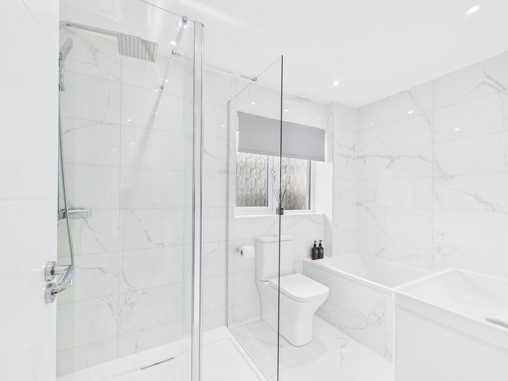 CAM05526G0-PR0028...