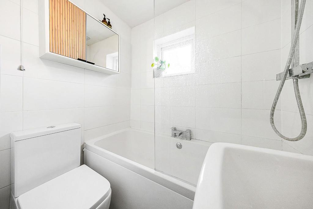 Bathroom (2).jpg