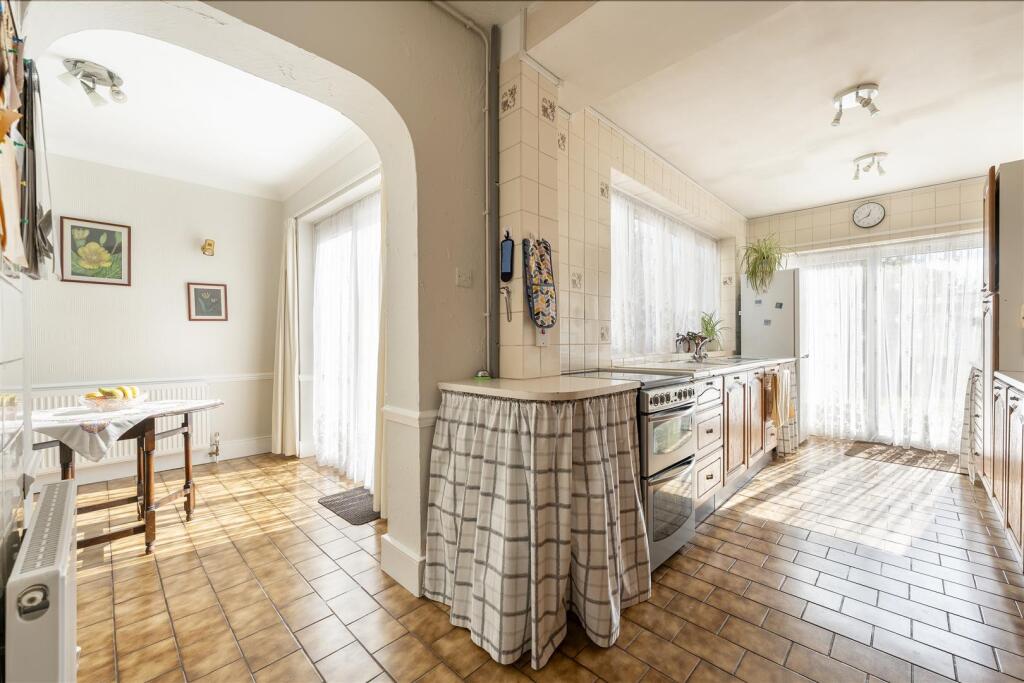 Larkswood Road E4