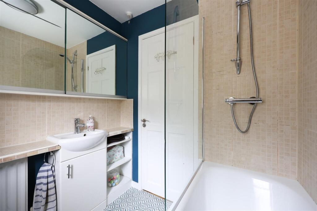 36 Roberston Drive 24.JPG