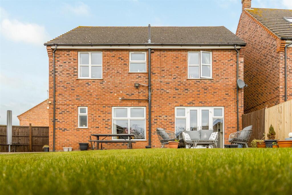 28 Ashton Hall Drive (Wyberton)-10.jpg