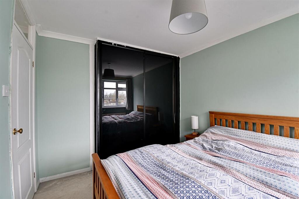 Bedroom 1_2.jpg