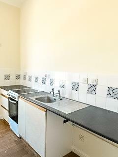 Kitchen 002-2.jpg