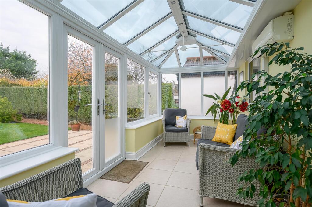 CONSERVATORY / GARDEN ROOM