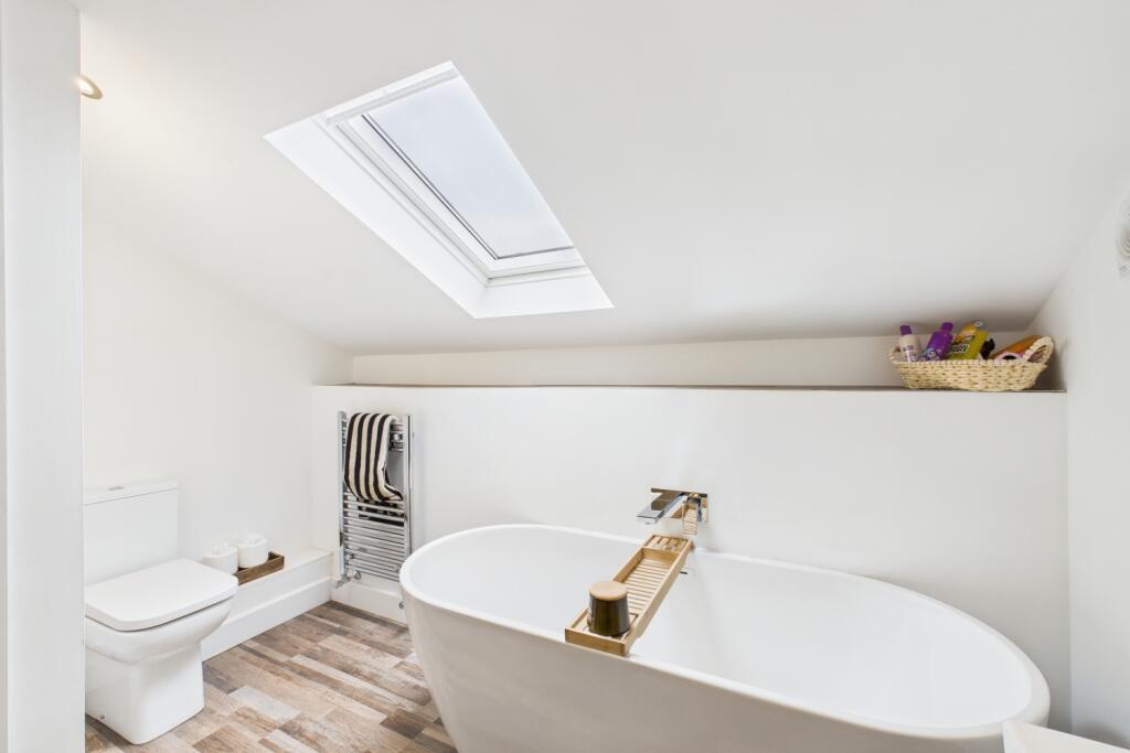 CAM03162G0-PR0316-STILL029