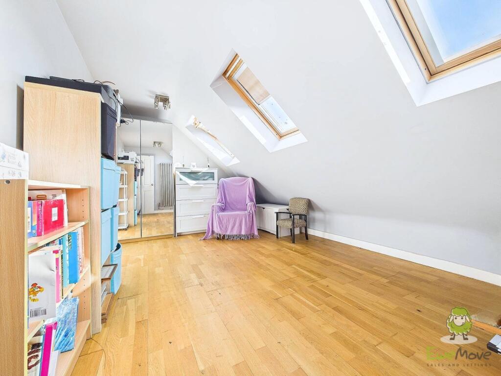 CAM01543G0-PR0120-STILL009