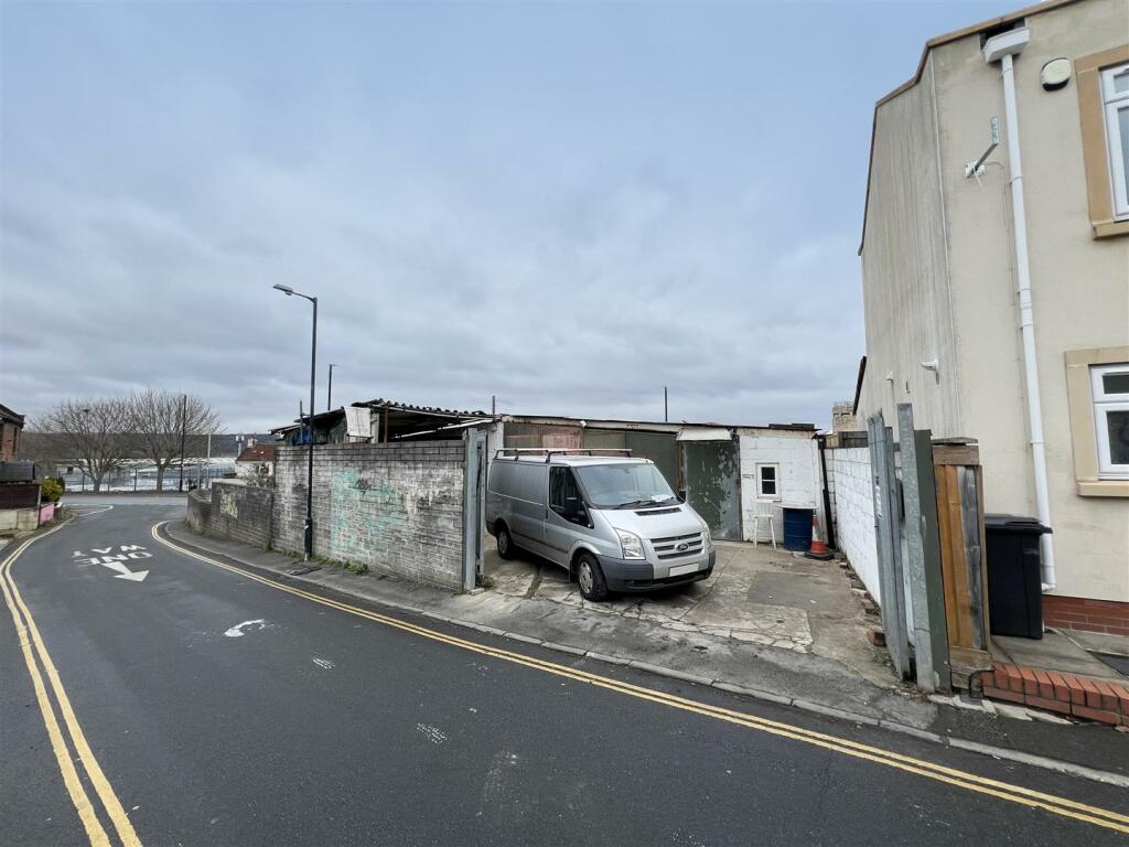 4 - Land for Auction, Bedminster, Bristol.JPG