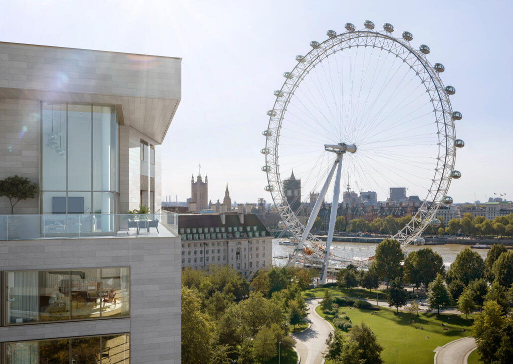 3800_SBP5_Ext_Hummingbird London Eye.jpg