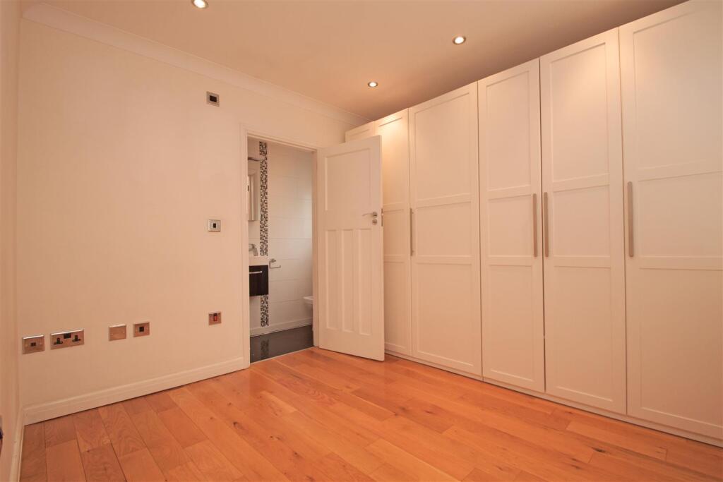 Bedroom 5, downstairs.jpg