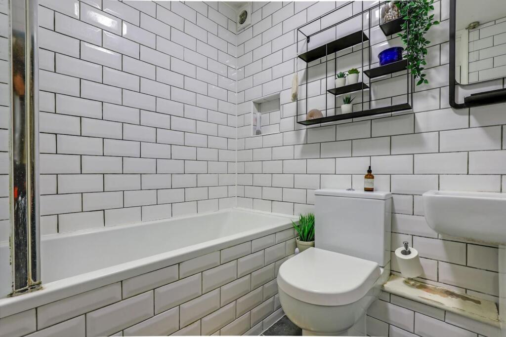 11-3af9JHPropWpen - 2 Capel Court - 31-medium.jpg