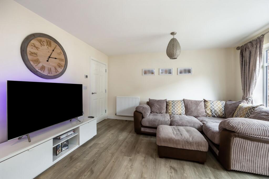 Kitchen / Dining Area