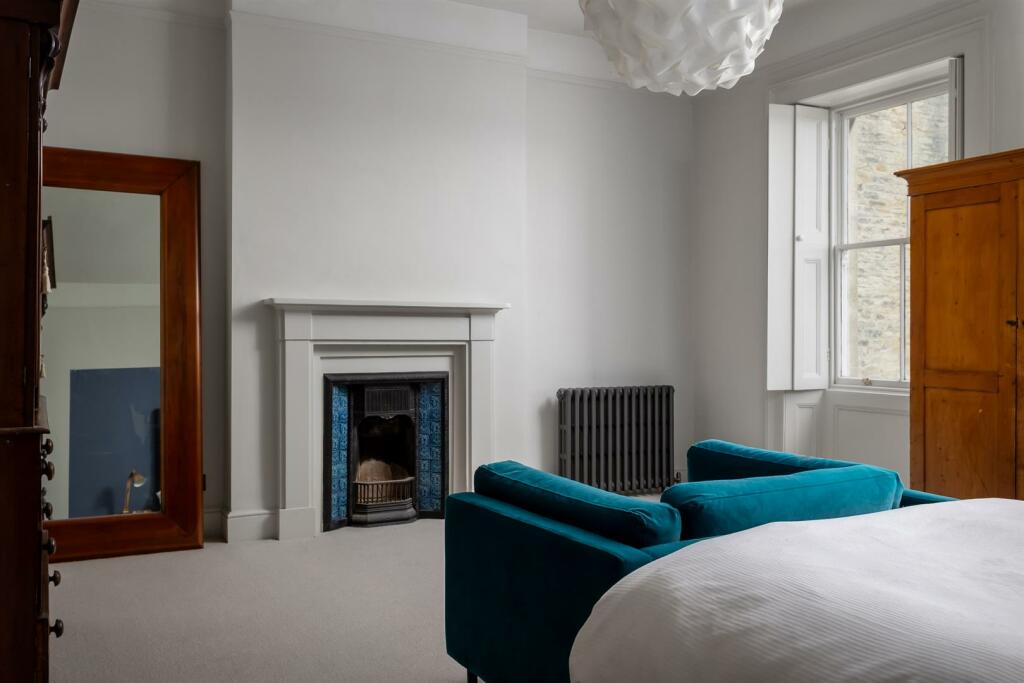 50 - 39 Cheltenham Road - GL7 2HU - Web.jpg