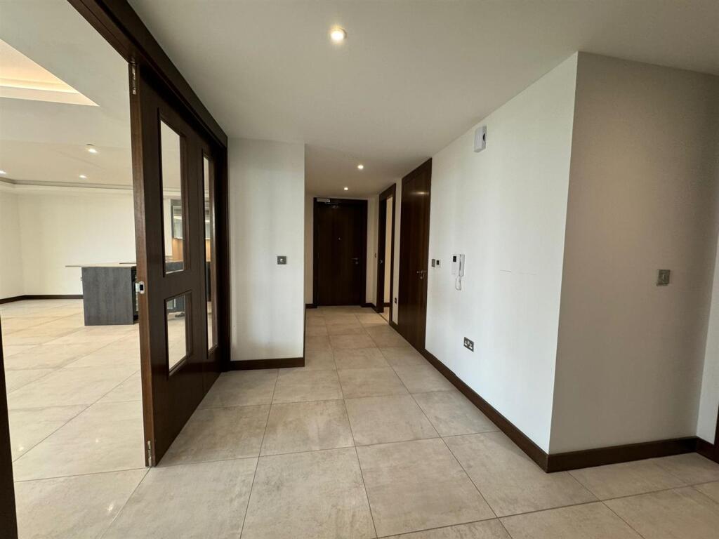 Hallway.jpg