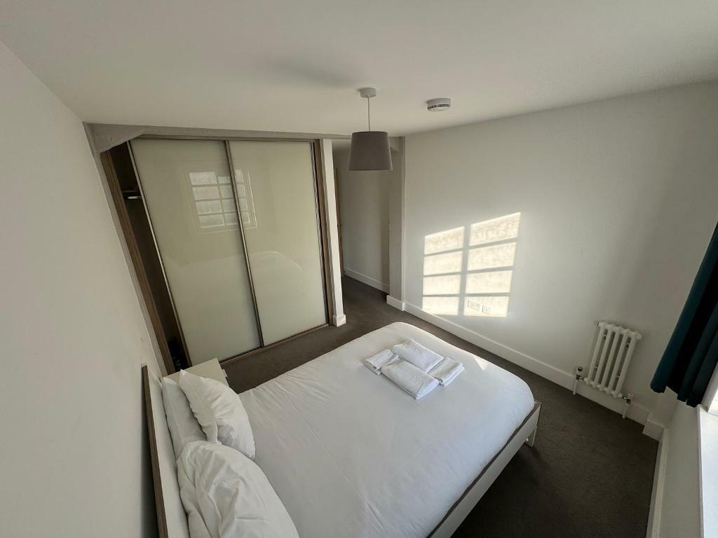 Bedroom - pic 3