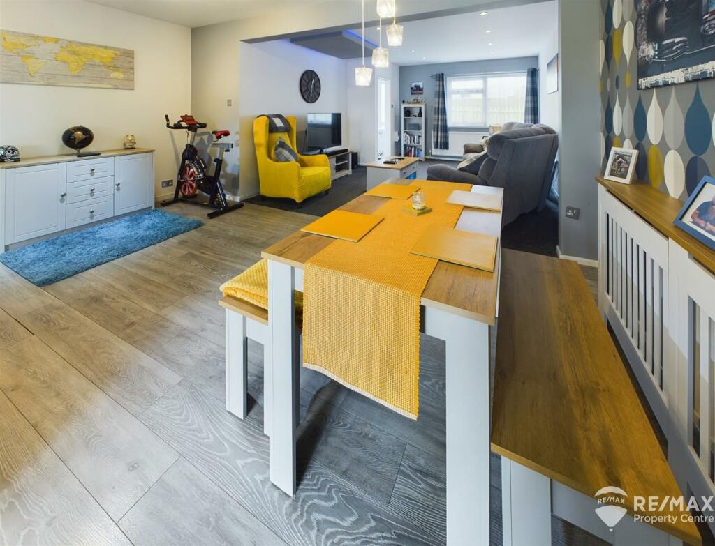 Lounge 5.jpg