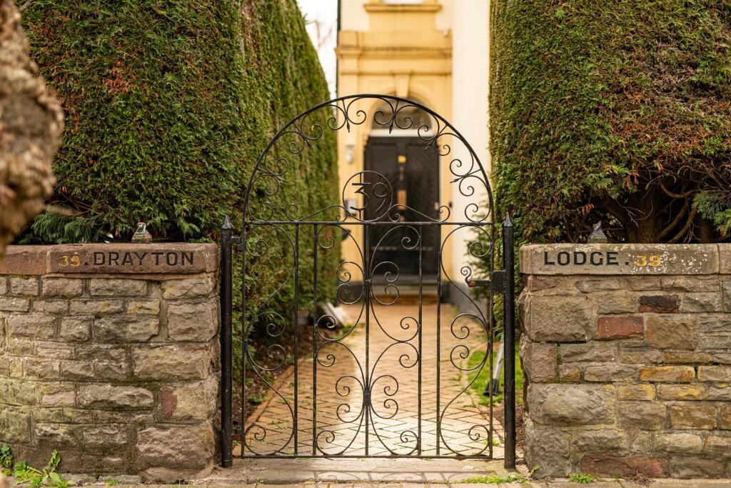 Exterior_4.jpg