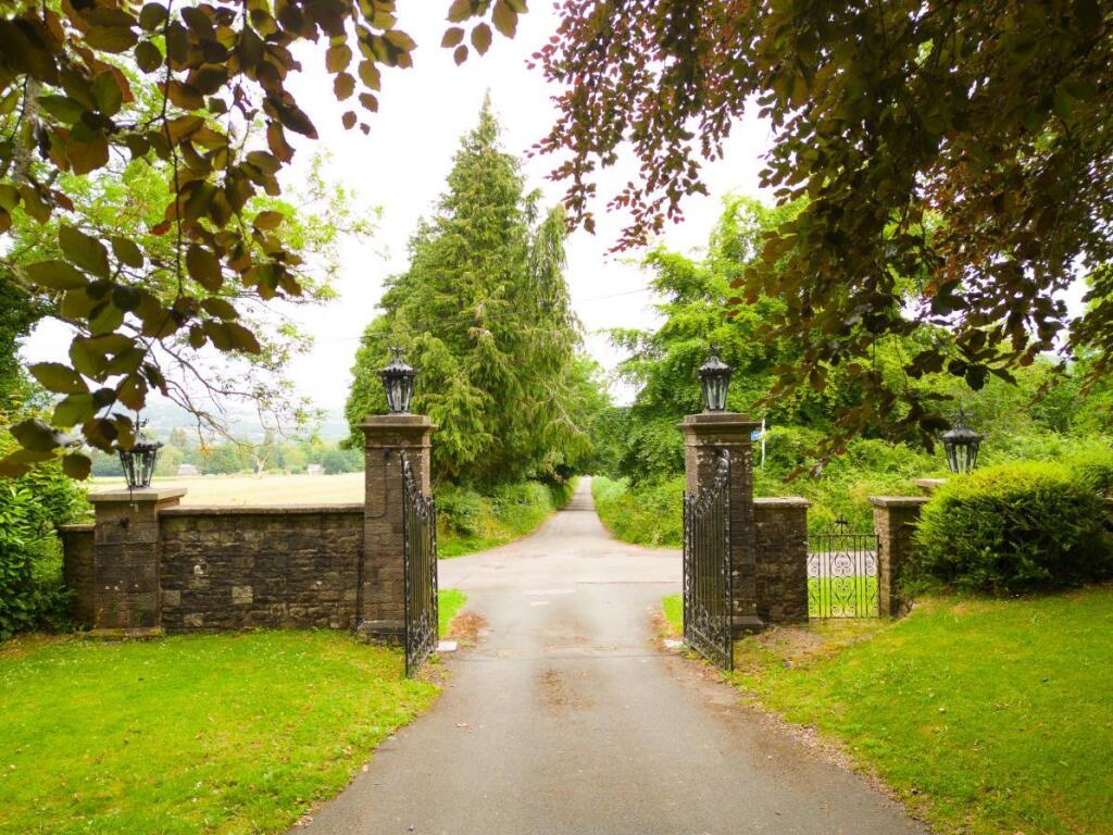 Tredilion Gates.jpg