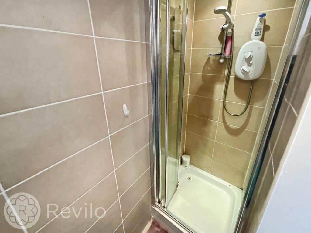 EN SUITE SHOWER ROOM