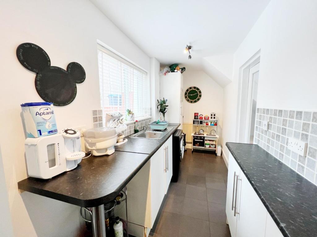 Kitchen 2.jpg